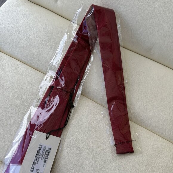 New Gucci GG Logo Silk Red Tie 100% Authentic 550568 - Picture 4 of 8